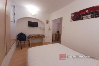 006 2016 378 split center studio apartment for sale