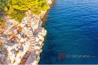 016 2015 142 omis unfinished house for sale
