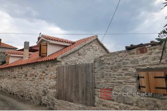 17 4932 30 Solta house swimmingpool for sale