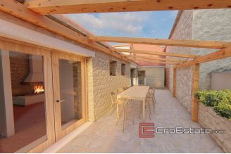 17 4932 30 Solta house swimmingpool for sale