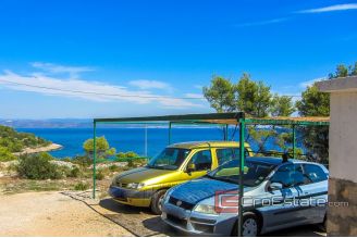 16 4933 30 Solta house sea view for sale