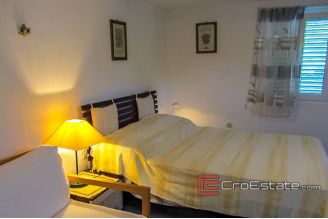 16 4933 30 Solta house sea view for sale