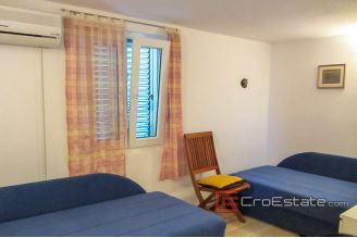 16 4933 30 Solta house sea view for sale