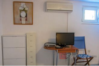 16 4933 30 Solta house sea view for sale