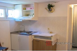 16 4933 30 Solta house sea view for sale