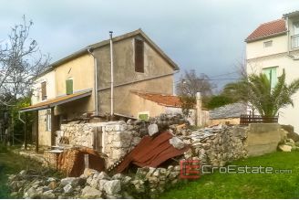 08 4934 30 Vis house for sale