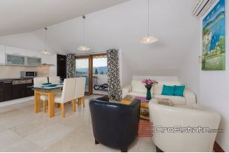 19 4931 30 Ciovo house sea view swimmingpool for sale