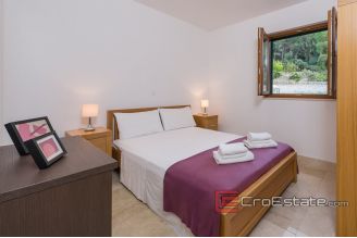 19 4931 30 Ciovo house sea view swimmingpool for sale