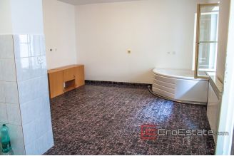 11 2024 69 Split house for sale