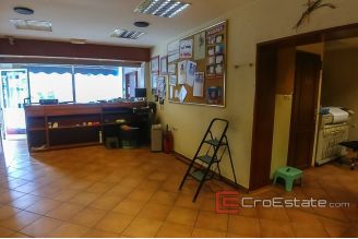 06 2019 96 Split business for sale