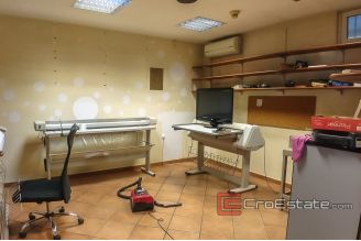 06 2019 96 Split business for sale