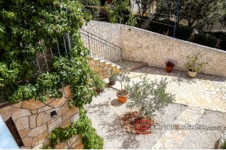 19 2019 95 Rogoznica house sea view for sale
