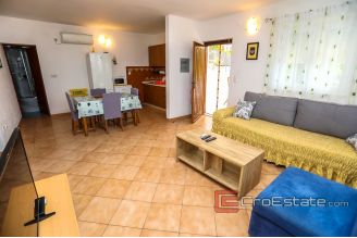 19 2019 95 Rogoznica house sea view for sale