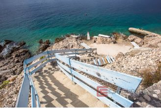 19 2019 95 Rogoznica house sea view for sale