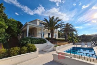 019 2022 149 Brac villa first row to the sea for sale