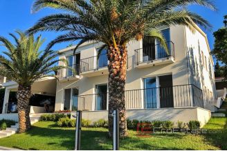 019 2022 149 Brac villa first row to the sea for sale
