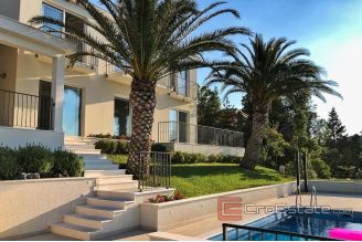 019 2022 149 Brac villa first row to the sea for sale