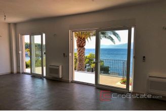 019 2022 149 Brac villa first row to the sea for sale