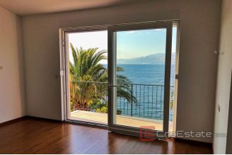 019 2022 149 Brac villa first row to the sea for sale