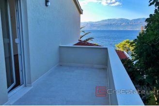 019 2022 149 Brac villa first row to the sea for sale