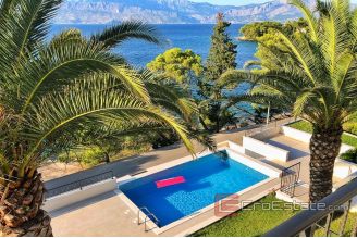 019 2022 149 Brac villa first row to the sea for sale