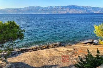 019 2022 149 Brac villa first row to the sea for sale