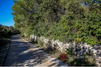 11 4898 30 Peljesac land seafront for sale