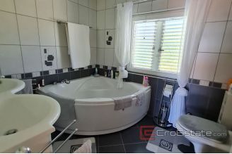 016 4897 Zadar area house sea view for sale