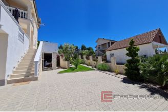 016 4897 Zadar area house sea view for sale