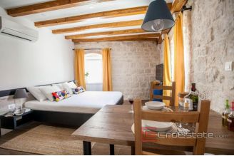 020 2022 181 trogir ciovo renovated stone house for sale