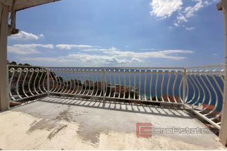 017 2016 363 near omis two floors with sea view for sale