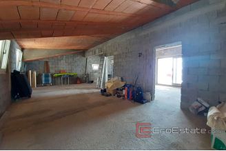 017 2016 363 near omis two floors with sea view for sale