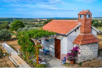 07 4906 30 Pakostane house for sale