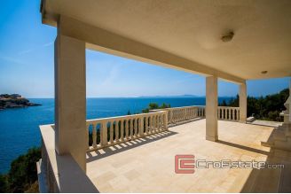 20 2013 59 Korcula house sea front for sale