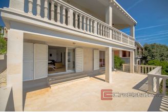 20 2013 59 Korcula house sea front for sale