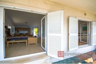 20 2013 59 Korcula house sea front for sale