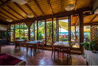15 4908 30 Murter hotel seafront for sale