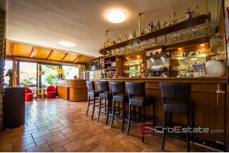 15 4908 30 Murter hotel seafront for sale