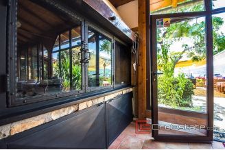 15 4908 30 Murter hotel seafront for sale