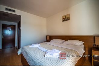 15 4908 30 Murter hotel seafront for sale