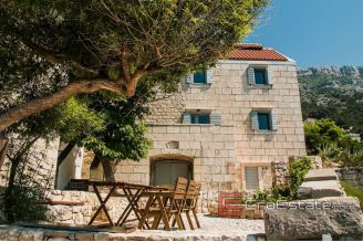 17 2013 86 Omis stone house seafront fors sale