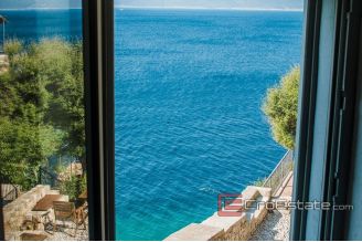17 2013 86 Omis stone house seafront fors sale