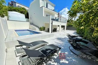 016 2021 206 Beautifully decorated villa with sea view Ciovo for sale