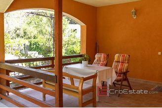 11 4911 30 Split area house swimming pool