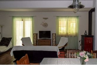 11 4911 30 Split area house swimming pool