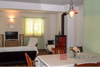 11 4911 30 Split area house swimming pool