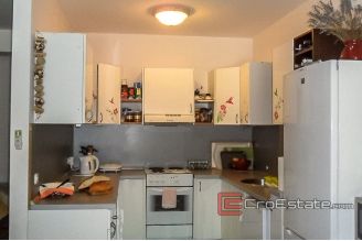 11 4911 30 Split area house swimming pool