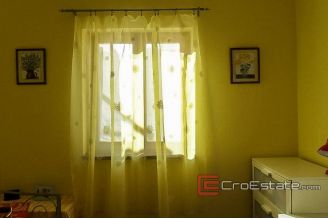 11 4911 30 Split area house swimming pool