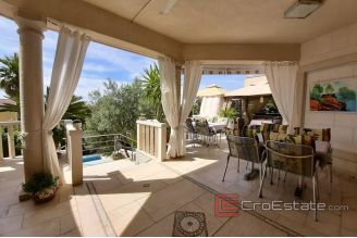 020 2016 366 makarska house with swimming pool for sale