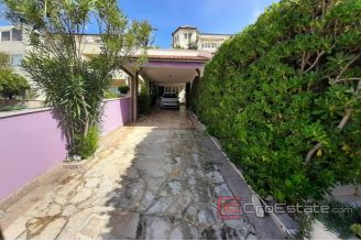 020 2016 366 makarska house with swimming pool for sale